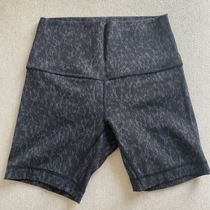 Lululemon align high rise short 6 inch size 4 in black print